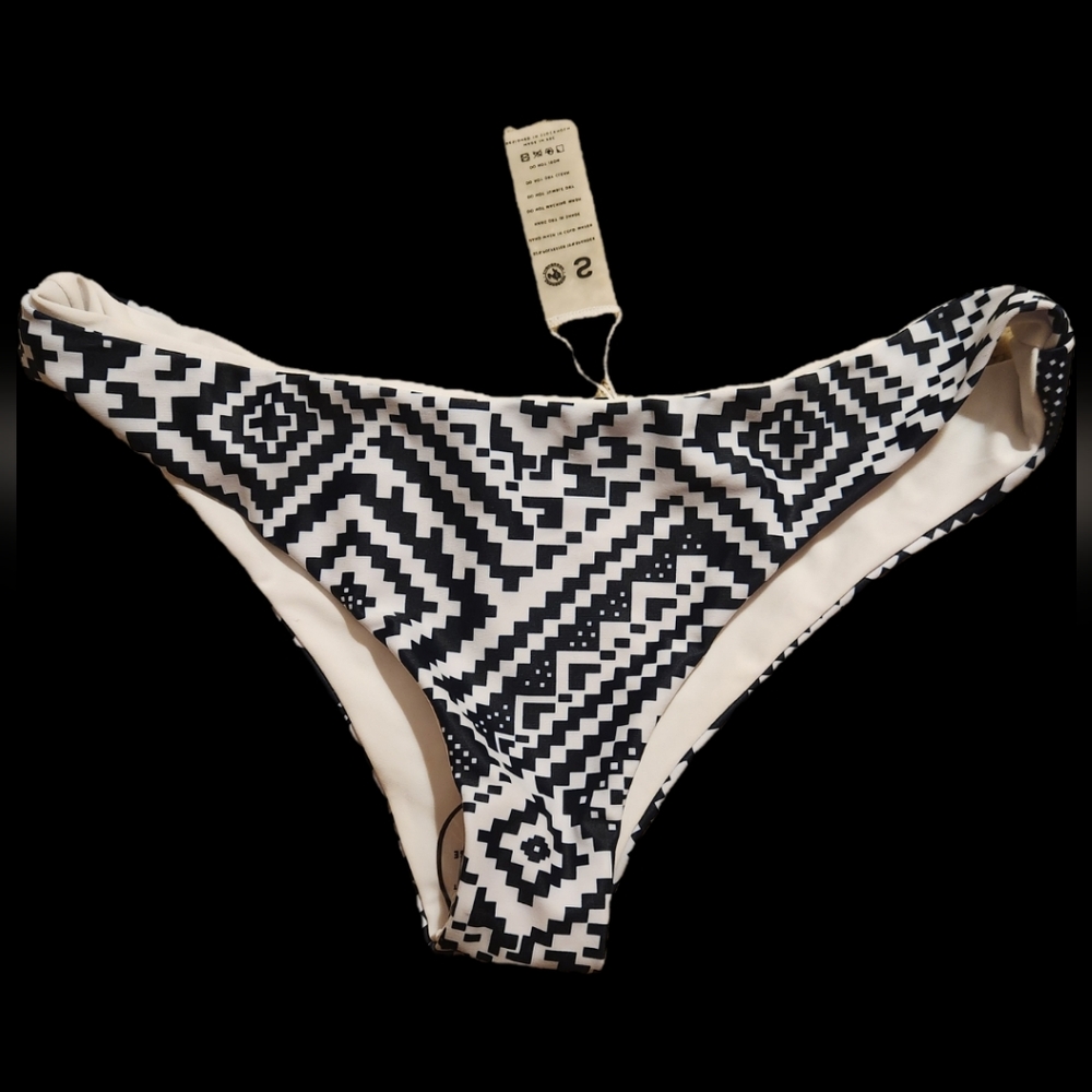Khongboon Black and White Geometric Bikini Bottom Reverseble Small Size
